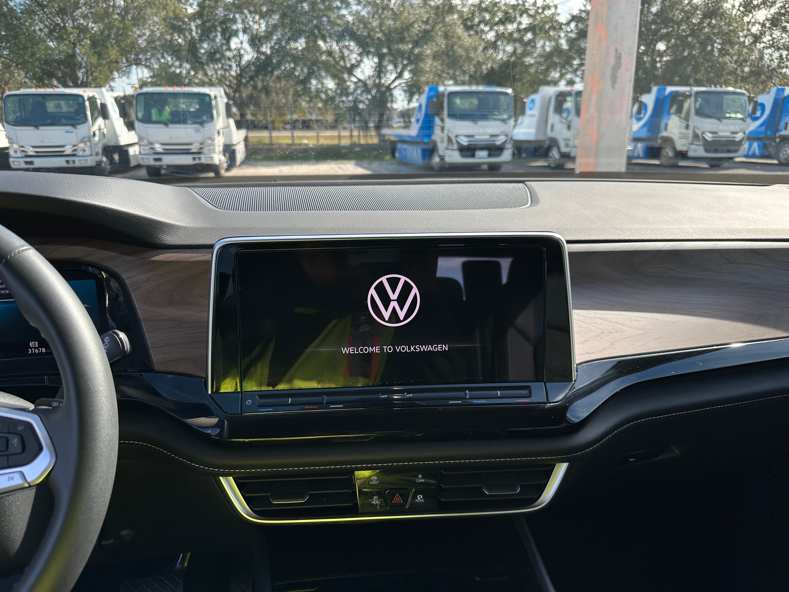 Thumbnail: 2024 Volkswagen Atlas - 3