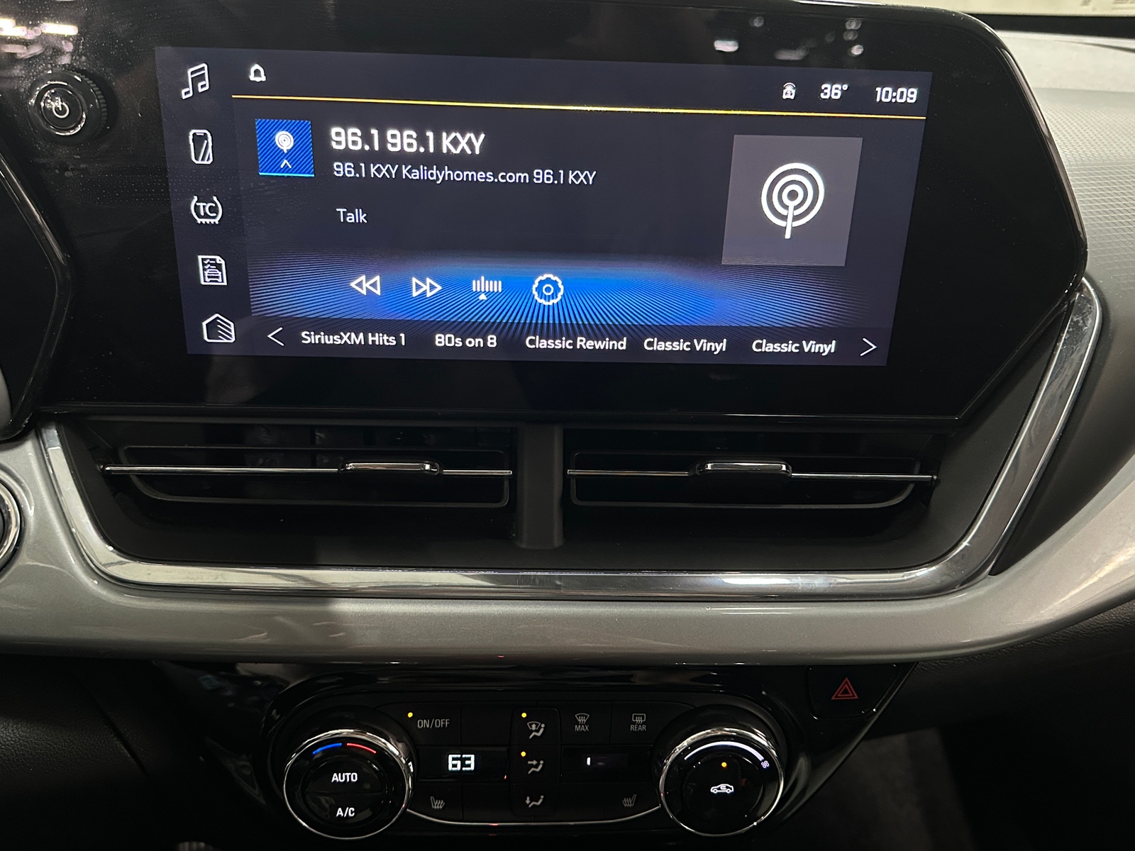 Thumbnail: 2025 Chevrolet Trax - 4