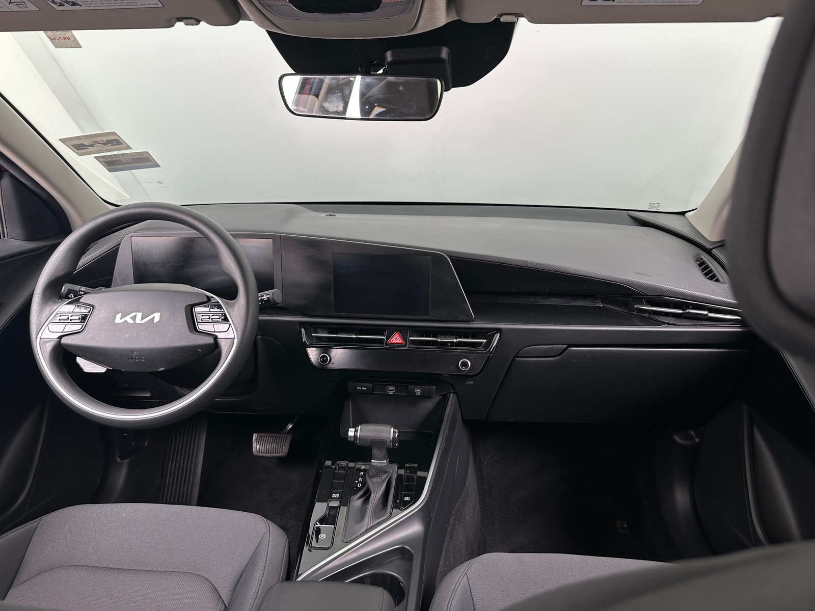 Thumbnail: 2023 Kia Niro - 3