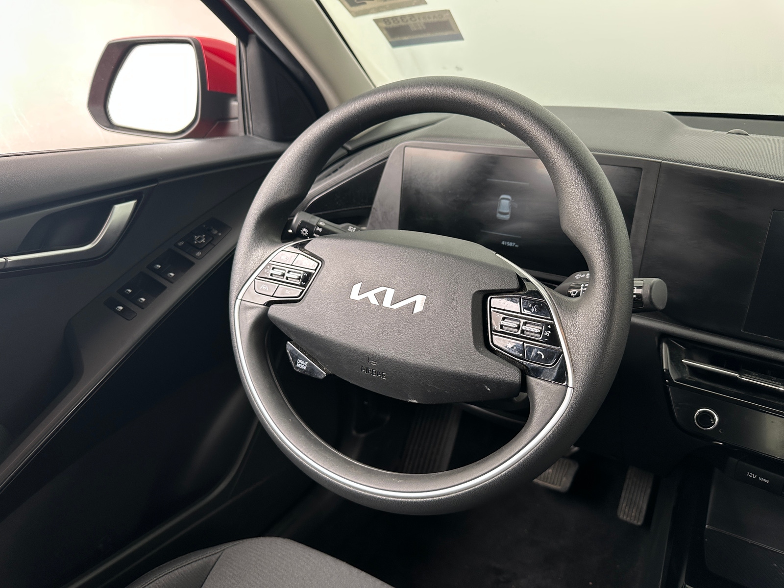 Thumbnail: 2023 Kia Niro - 5
