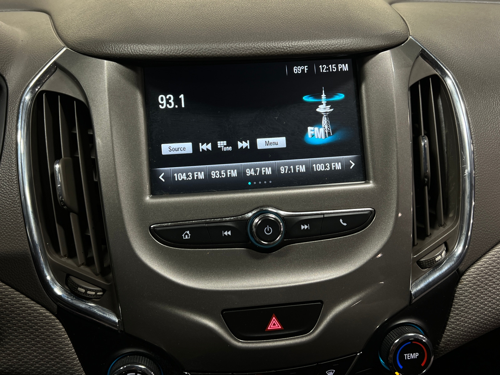 Thumbnail: 2017 Chevrolet Cruze - 4