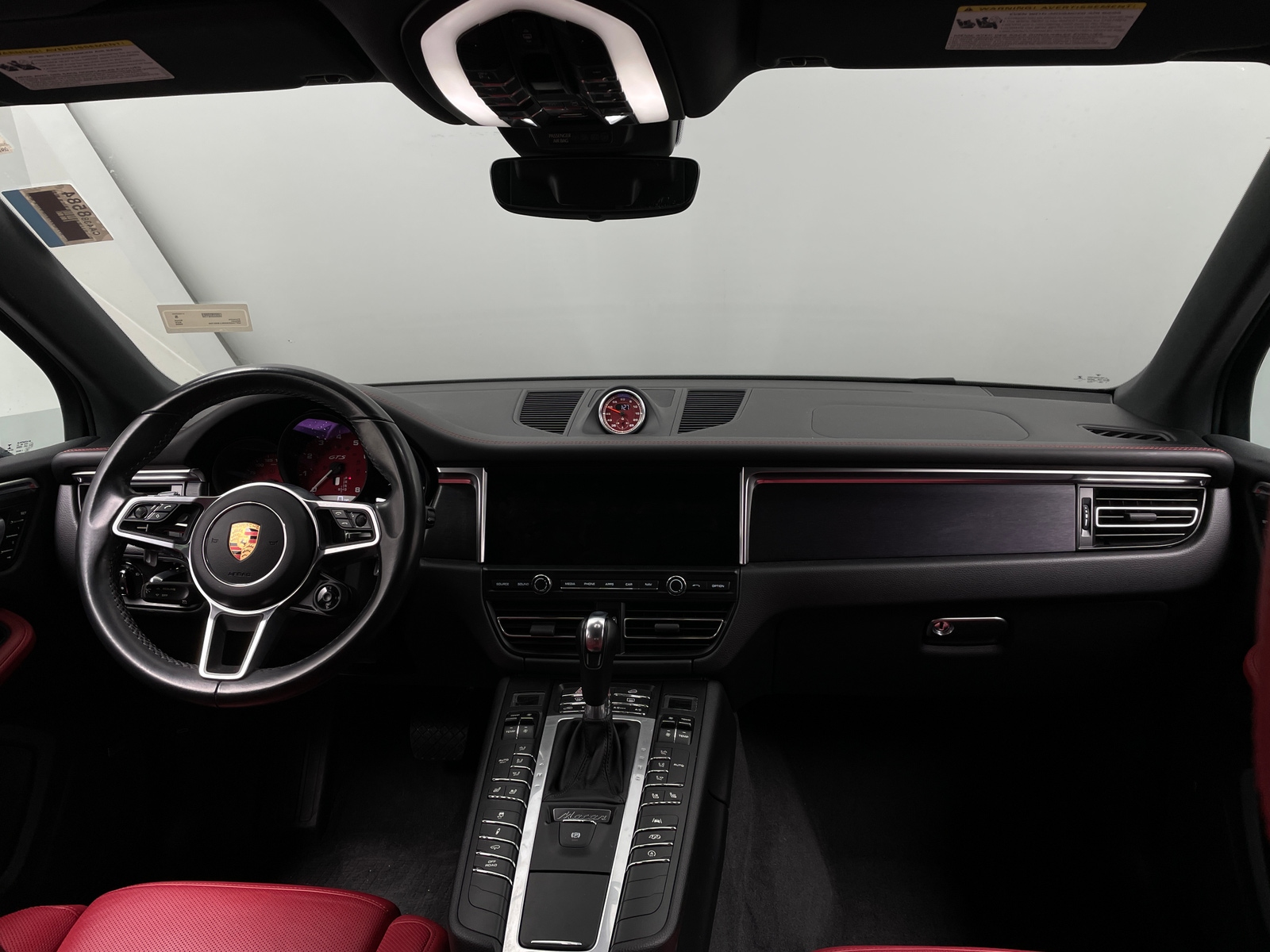 Thumbnail: 2020 Porsche Macan - 2