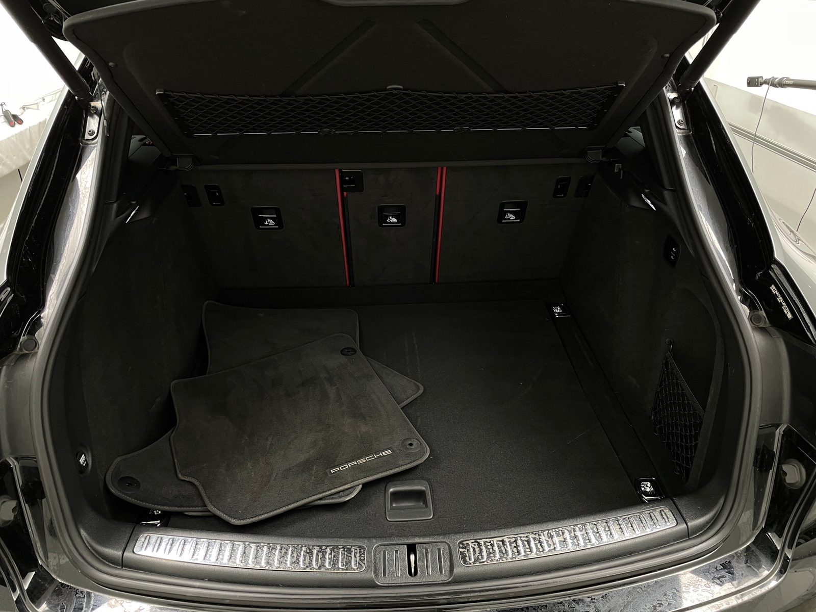 Thumbnail: 2020 Porsche Macan - 6