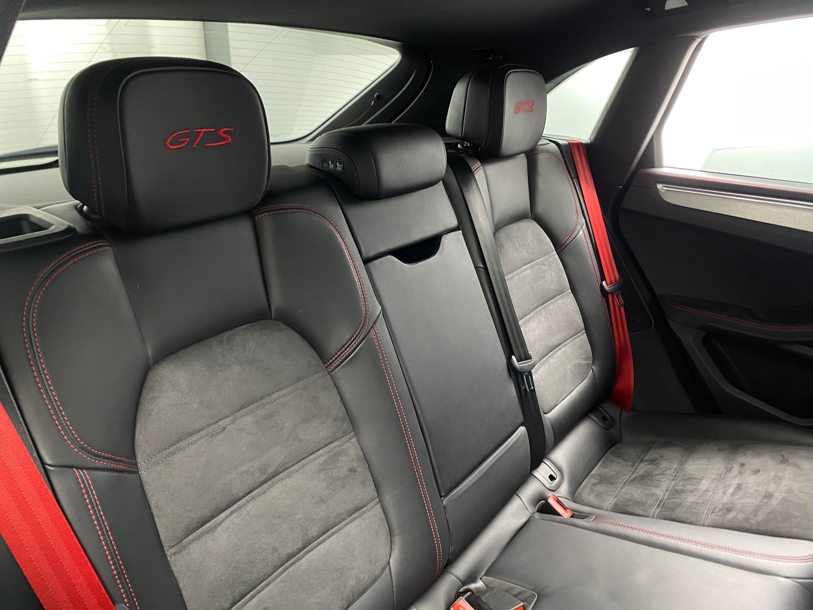 Thumbnail: 2017 Porsche Macan - 5