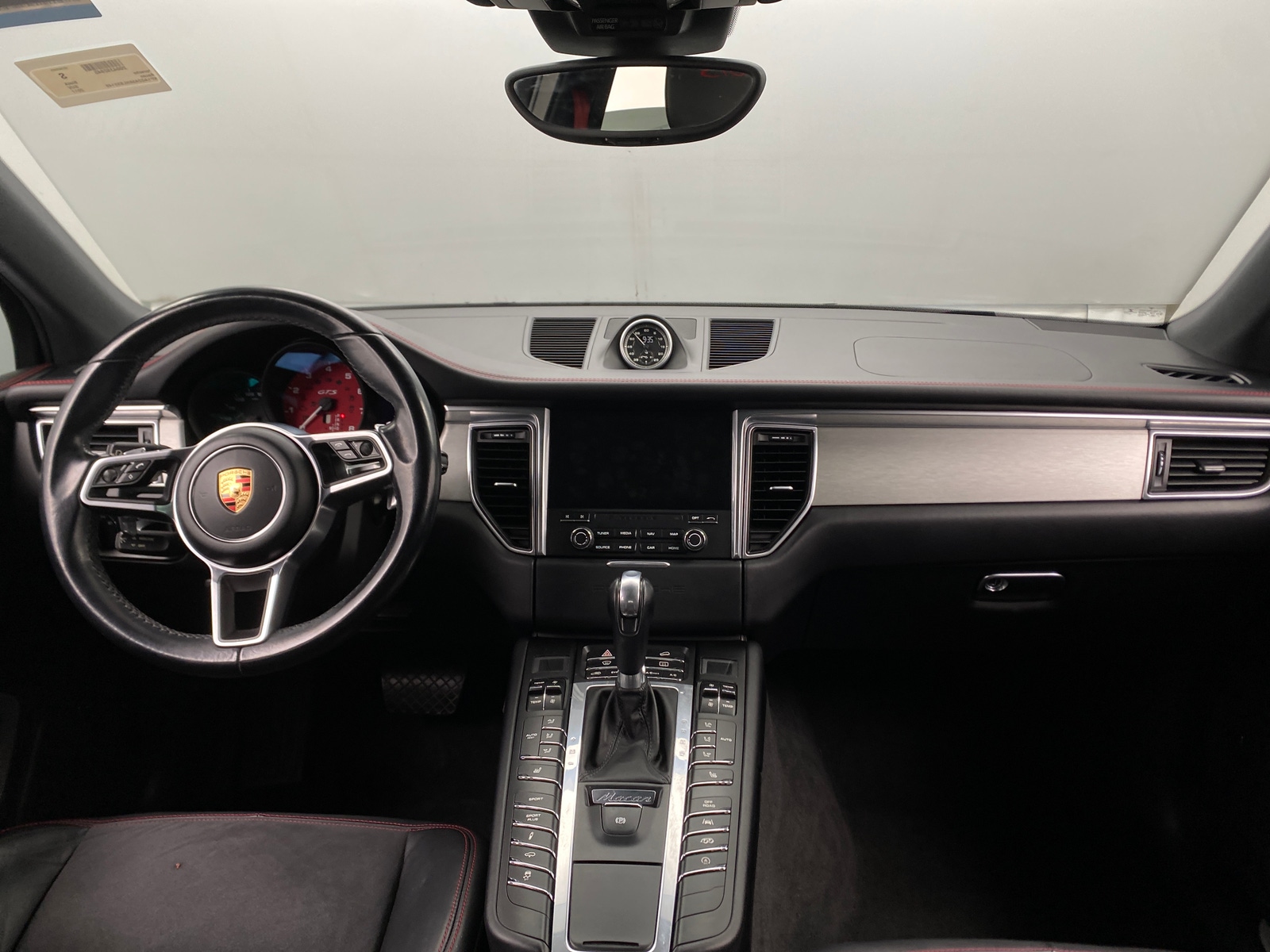 Thumbnail: 2017 Porsche Macan - 2