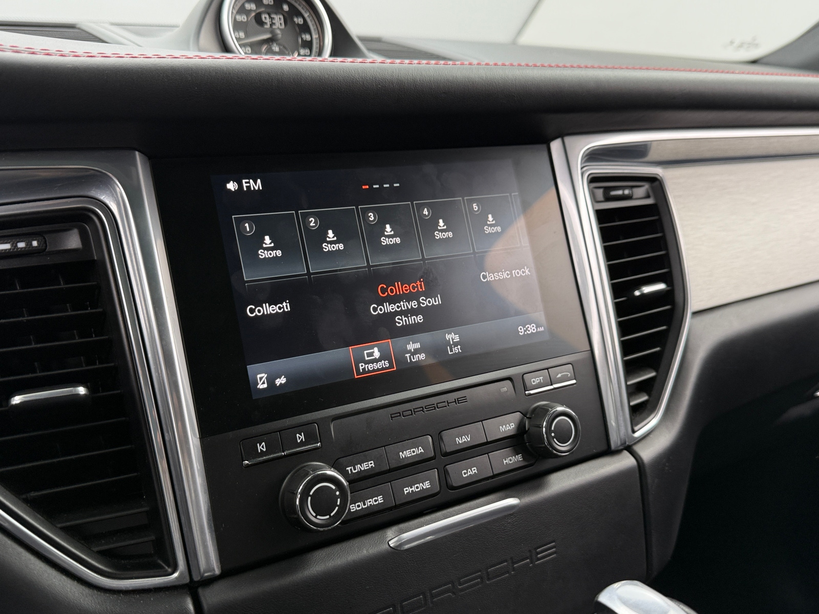 Thumbnail: 2017 Porsche Macan - 3