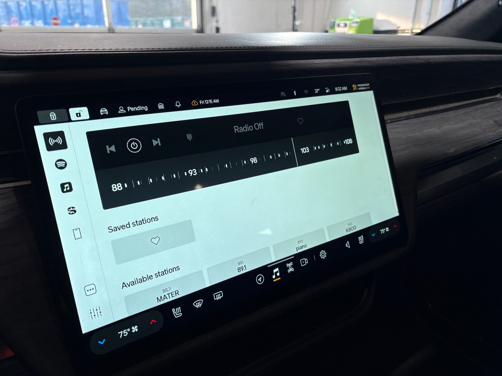 Thumbnail: 2022 Rivian R1T - 3