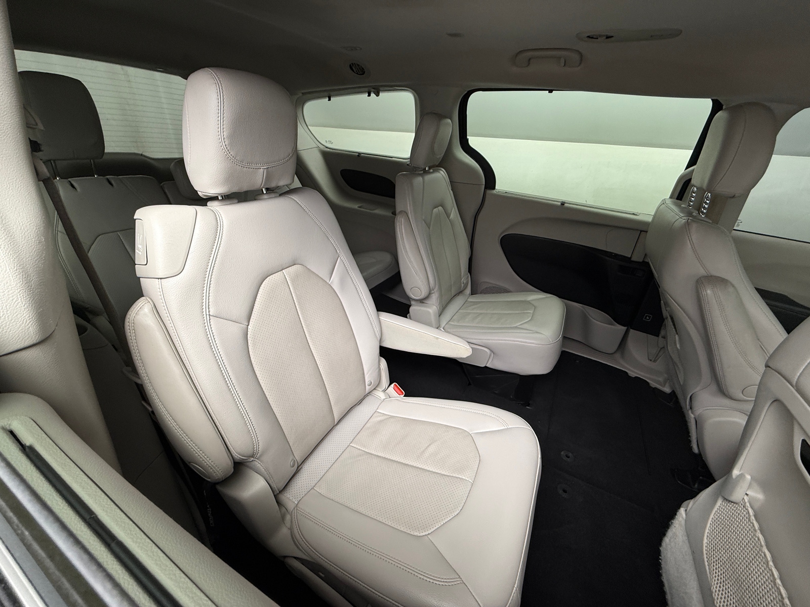 Thumbnail: 2021 Chrysler Pacifica - 5