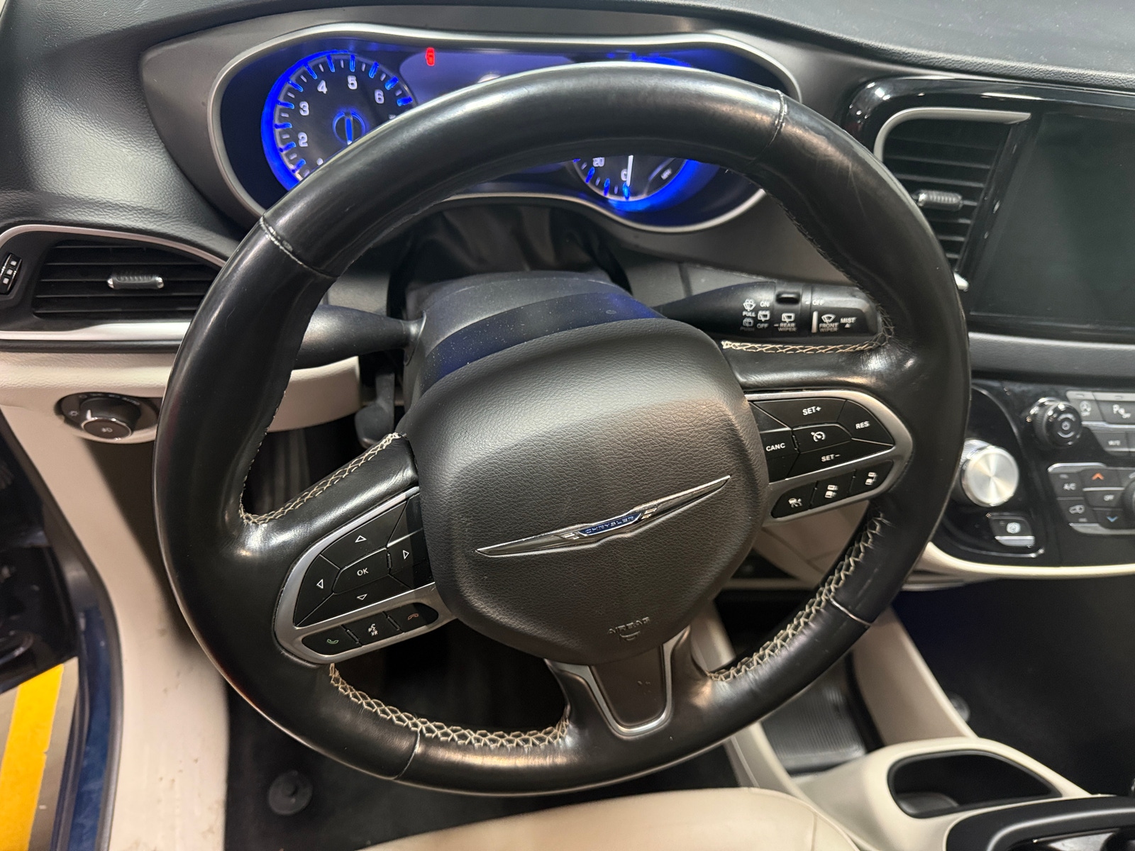 Thumbnail: 2021 Chrysler Pacifica - 4