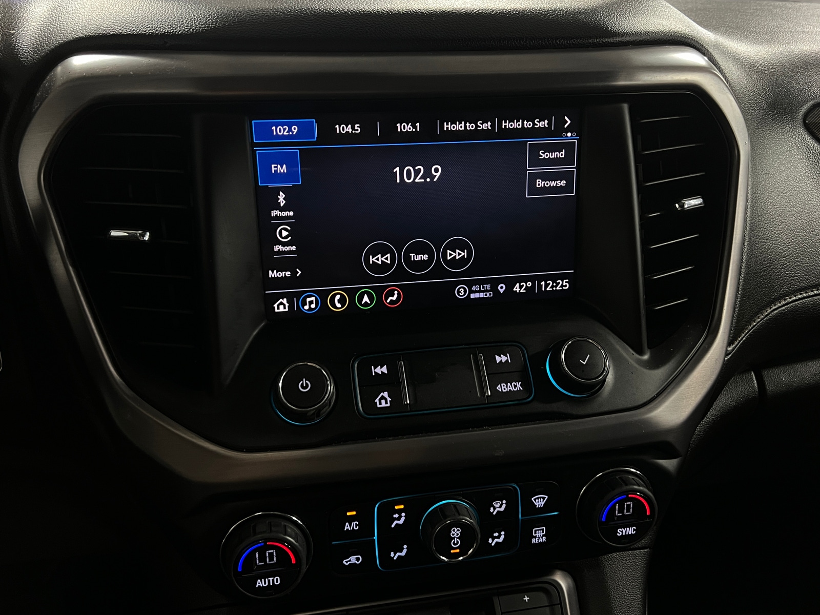 Thumbnail: 2022 GMC Acadia - 3