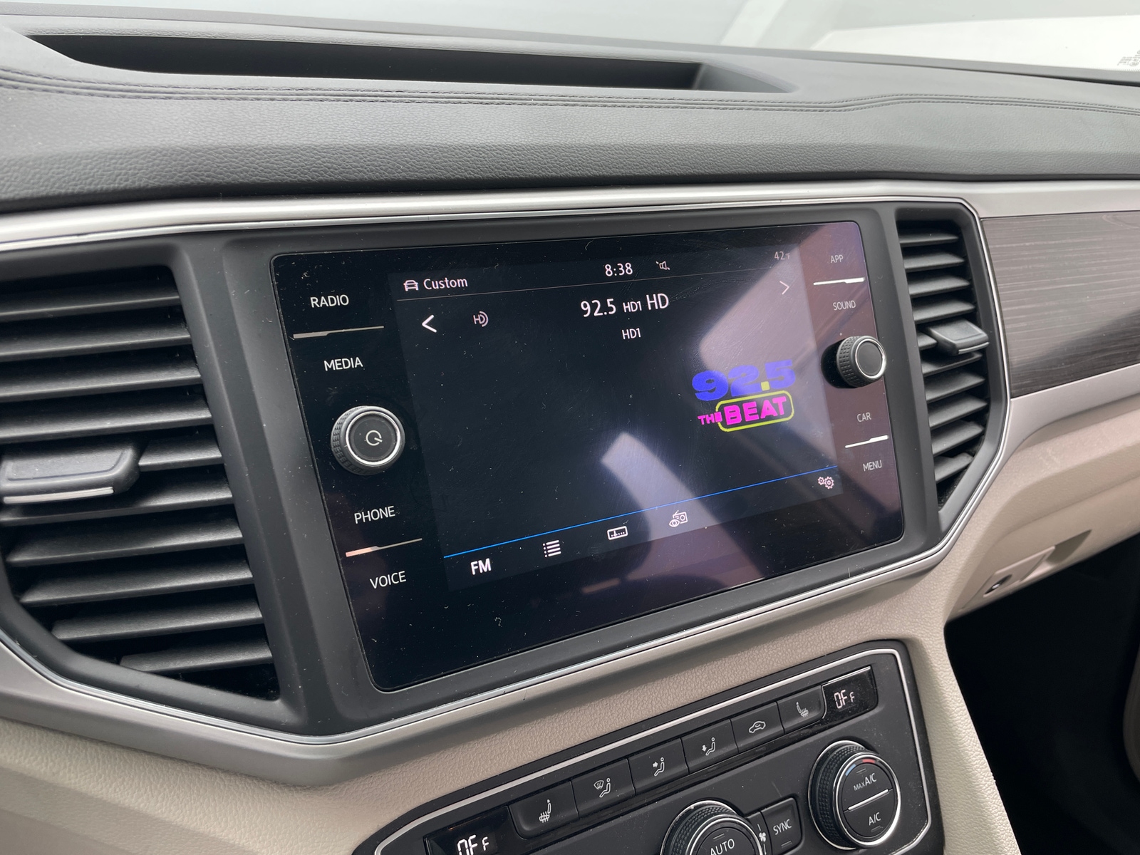 Thumbnail: 2018 Volkswagen Atlas - 3