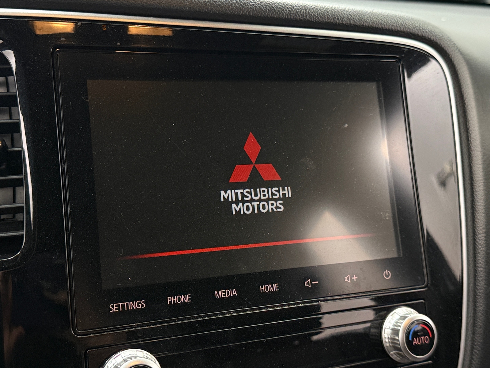 Thumbnail: 2022 Mitsubishi Outlander - 3