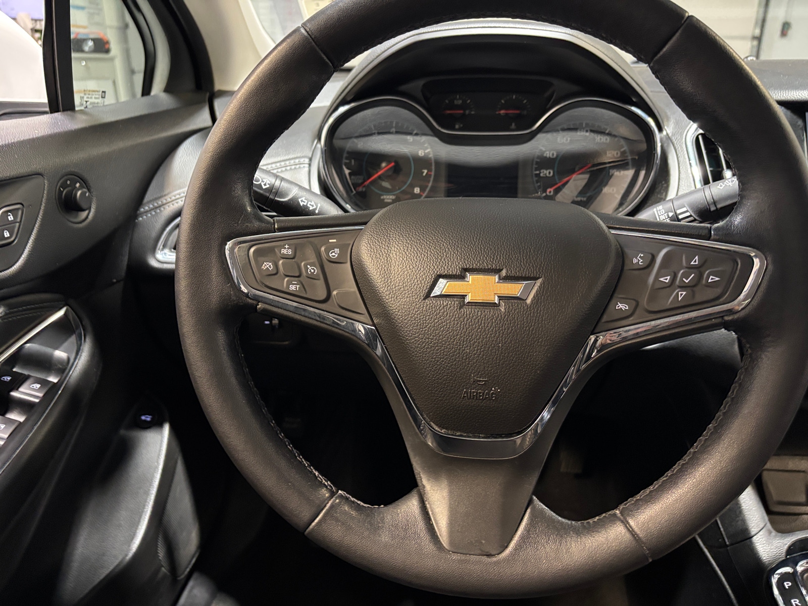 Thumbnail: 2018 Chevrolet Cruze - 4
