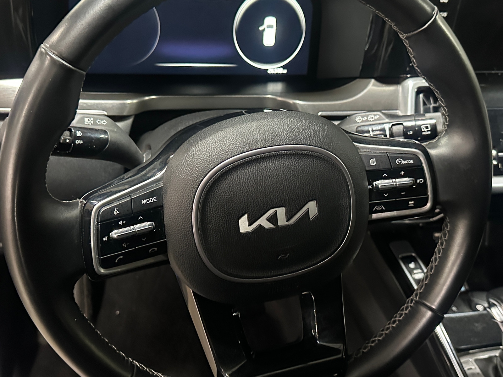 Thumbnail: 2023 Kia Sorento - 4