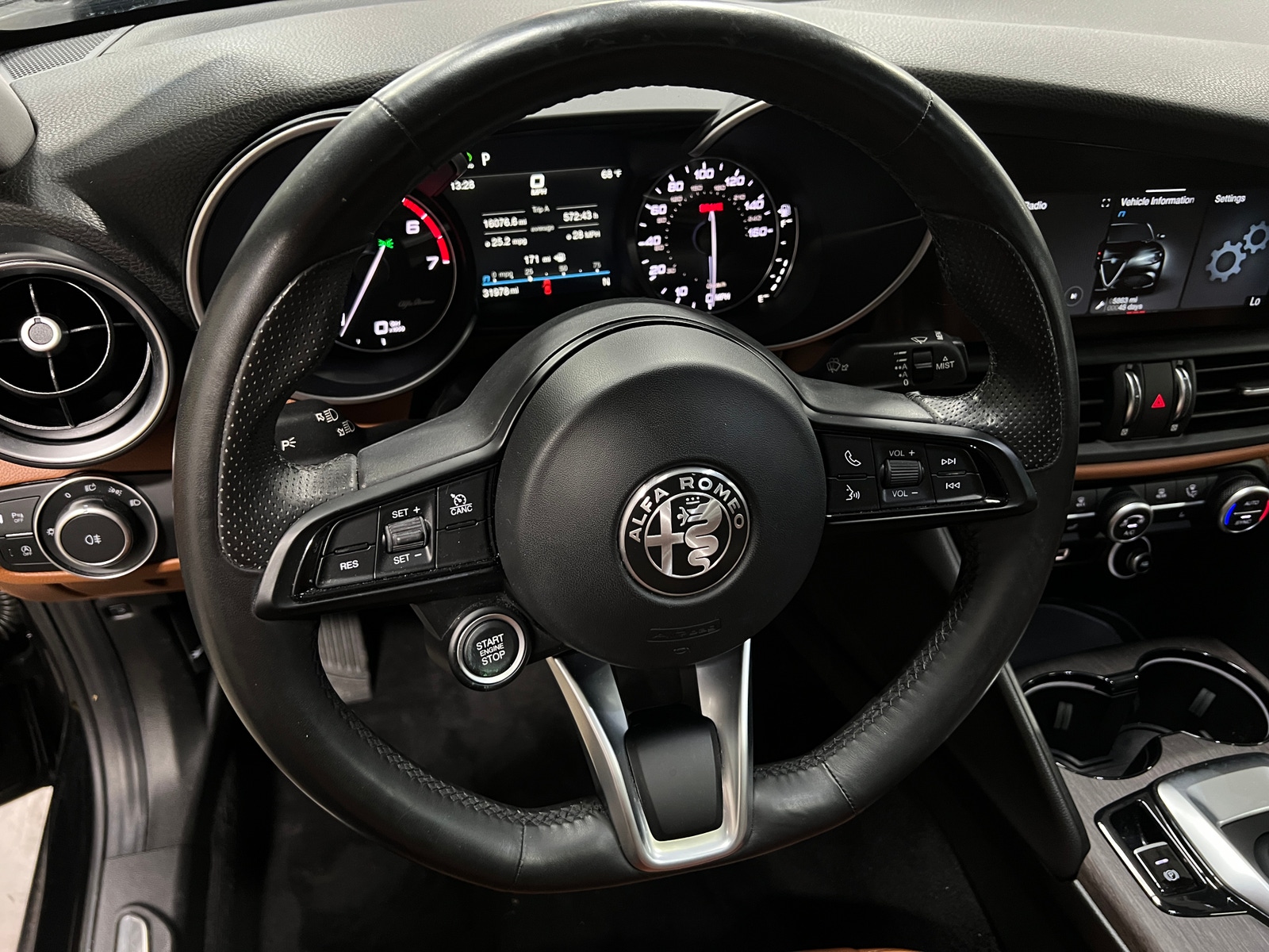 Thumbnail: 2020 Alfa Romeo Giulia - 4