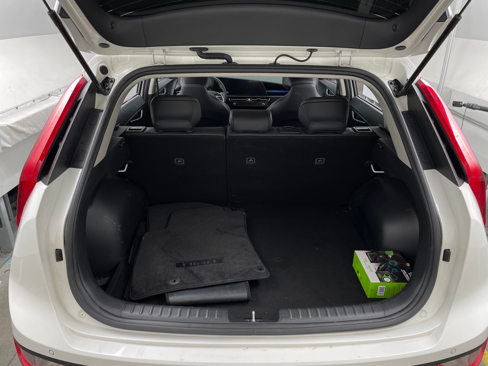 Thumbnail: 2024 Kia Niro - 6