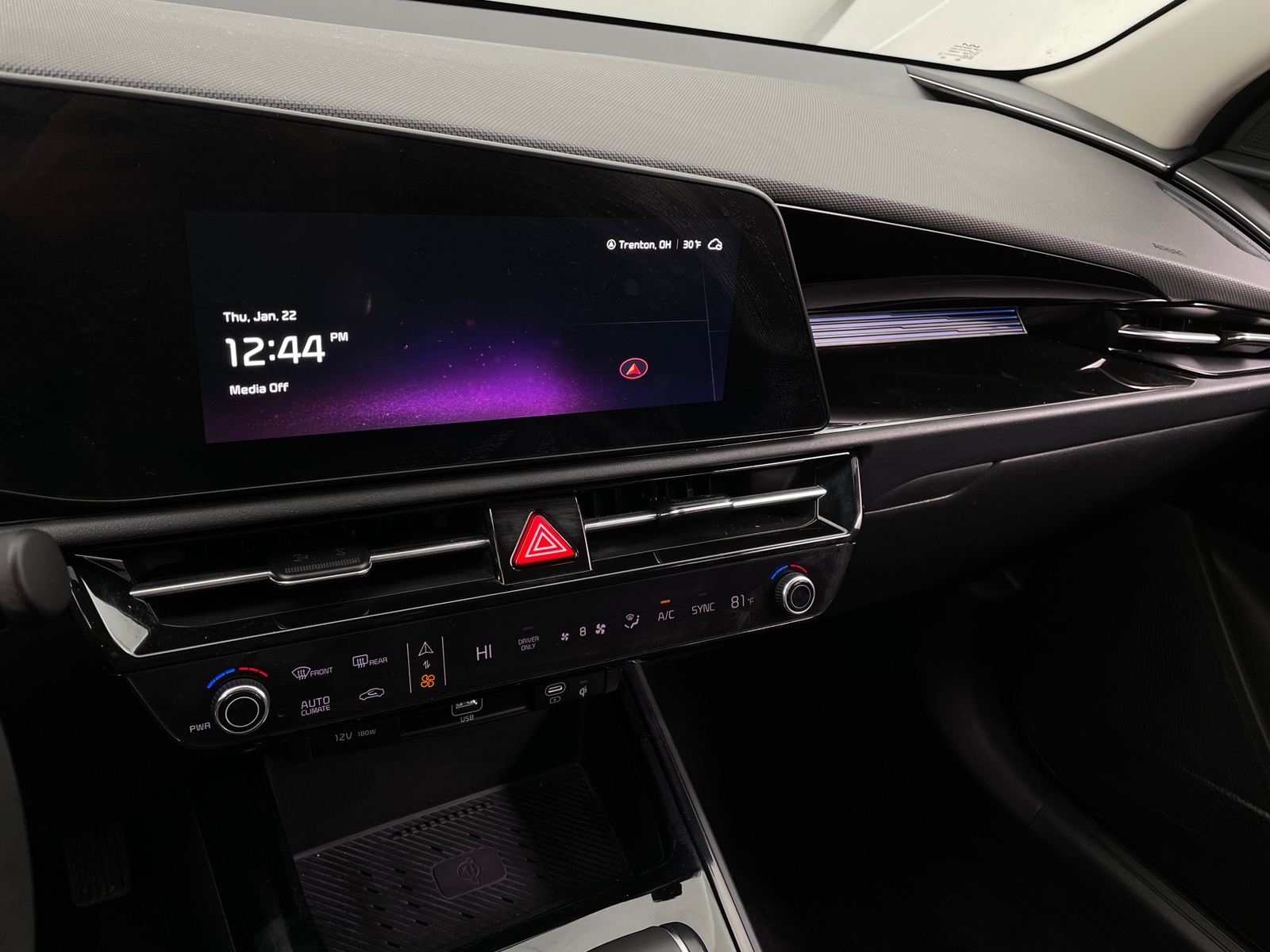 Thumbnail: 2024 Kia Niro - 3