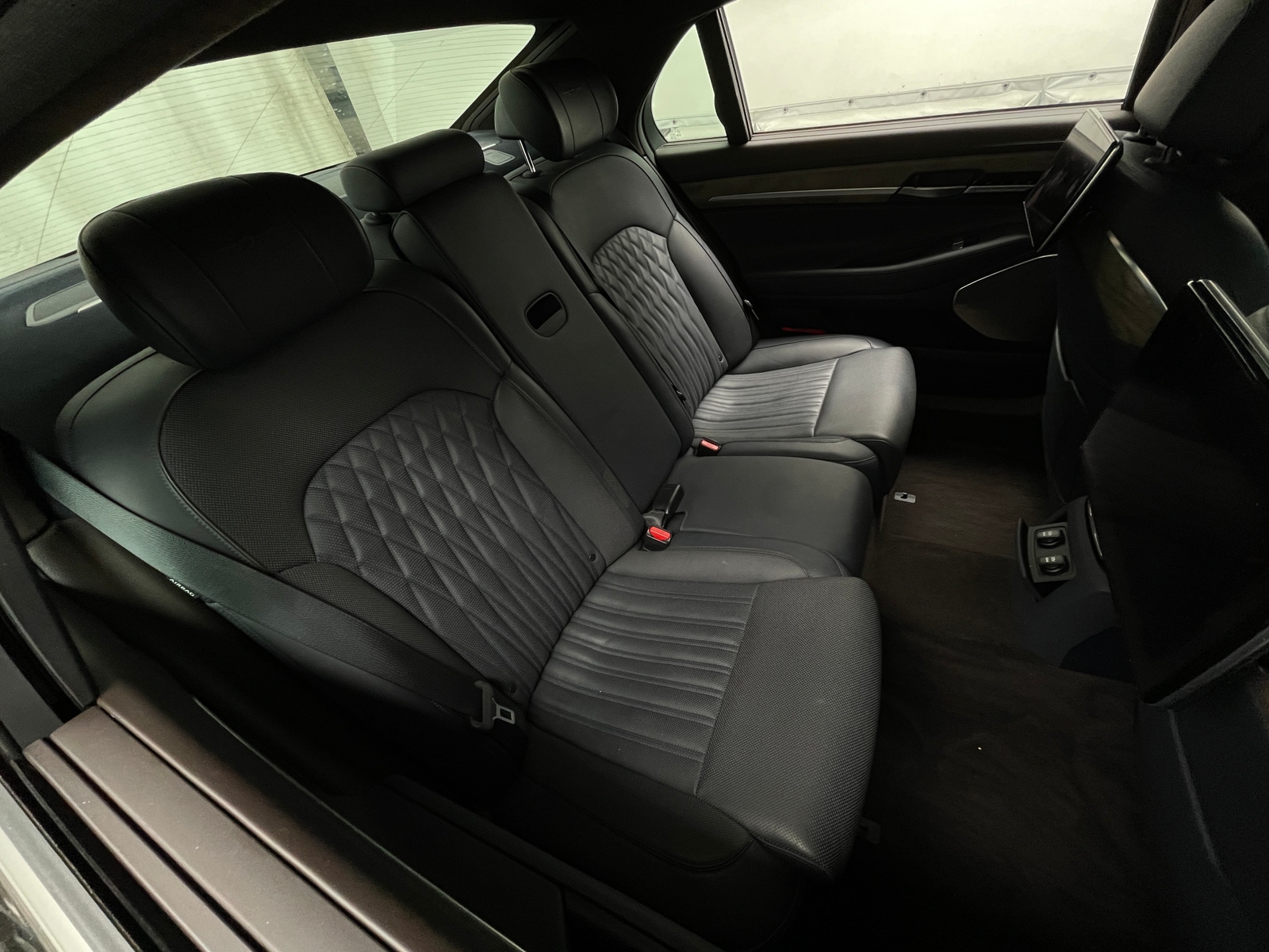 Thumbnail: 2020 Genesis G90 - 5