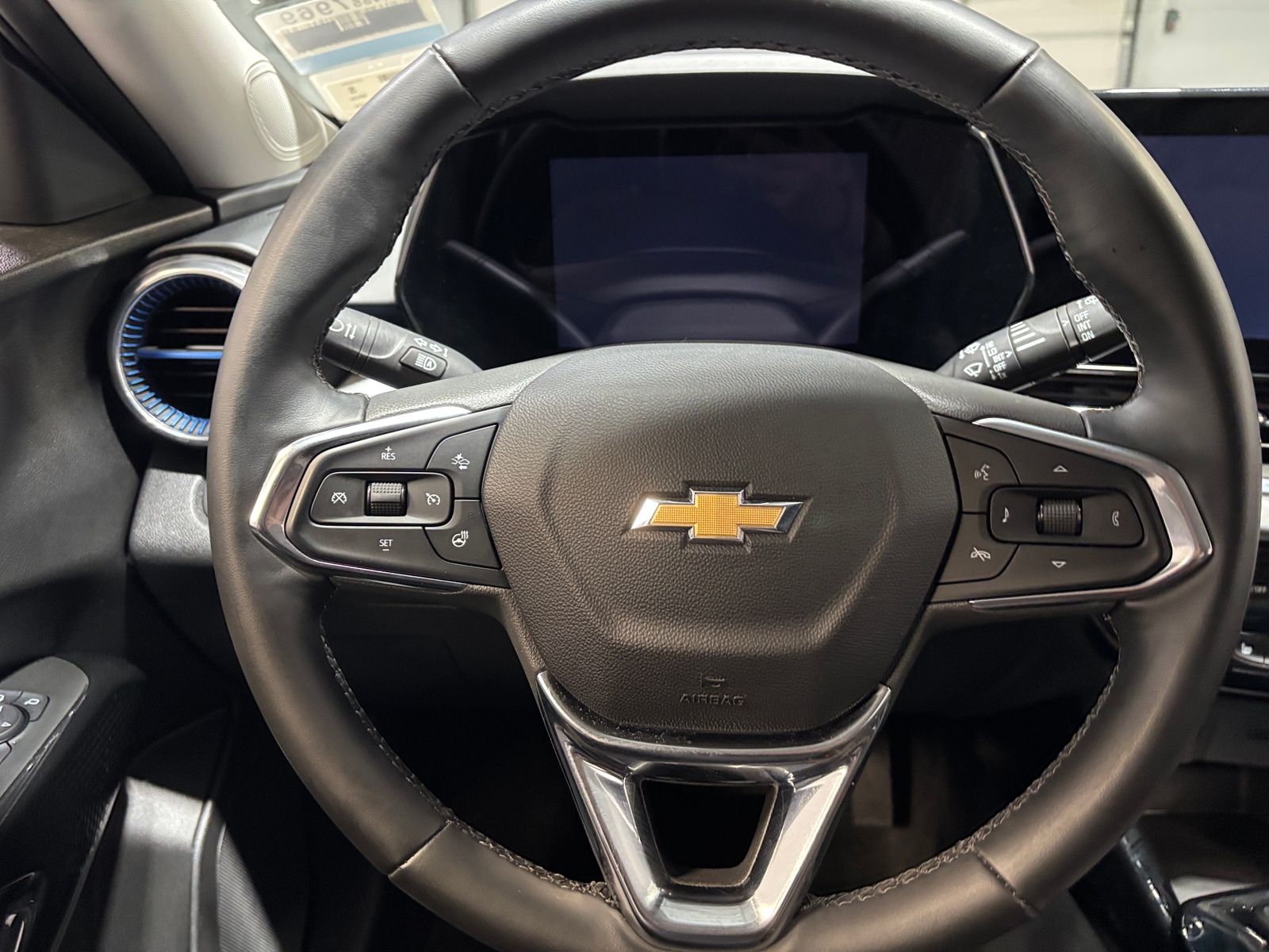 Thumbnail: 2025 Chevrolet Trax - 5