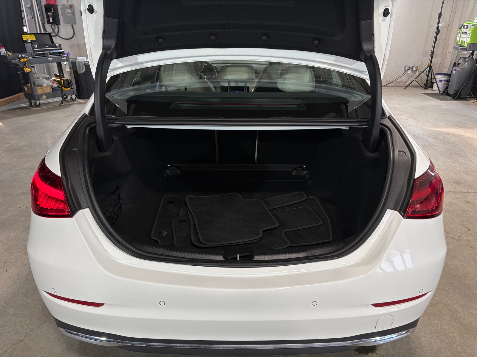 Thumbnail: 2025 Mercedes-Benz C-Class - 6