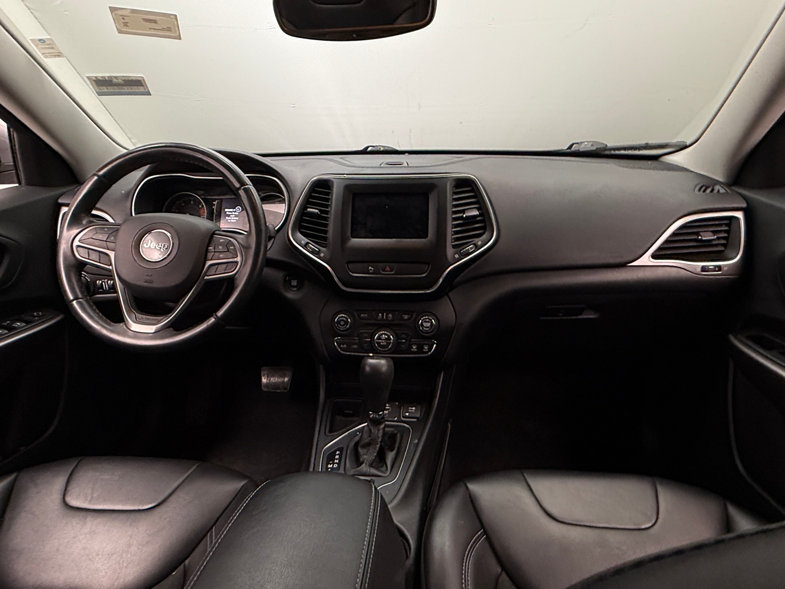 Thumbnail: 2019 Jeep Cherokee - 3