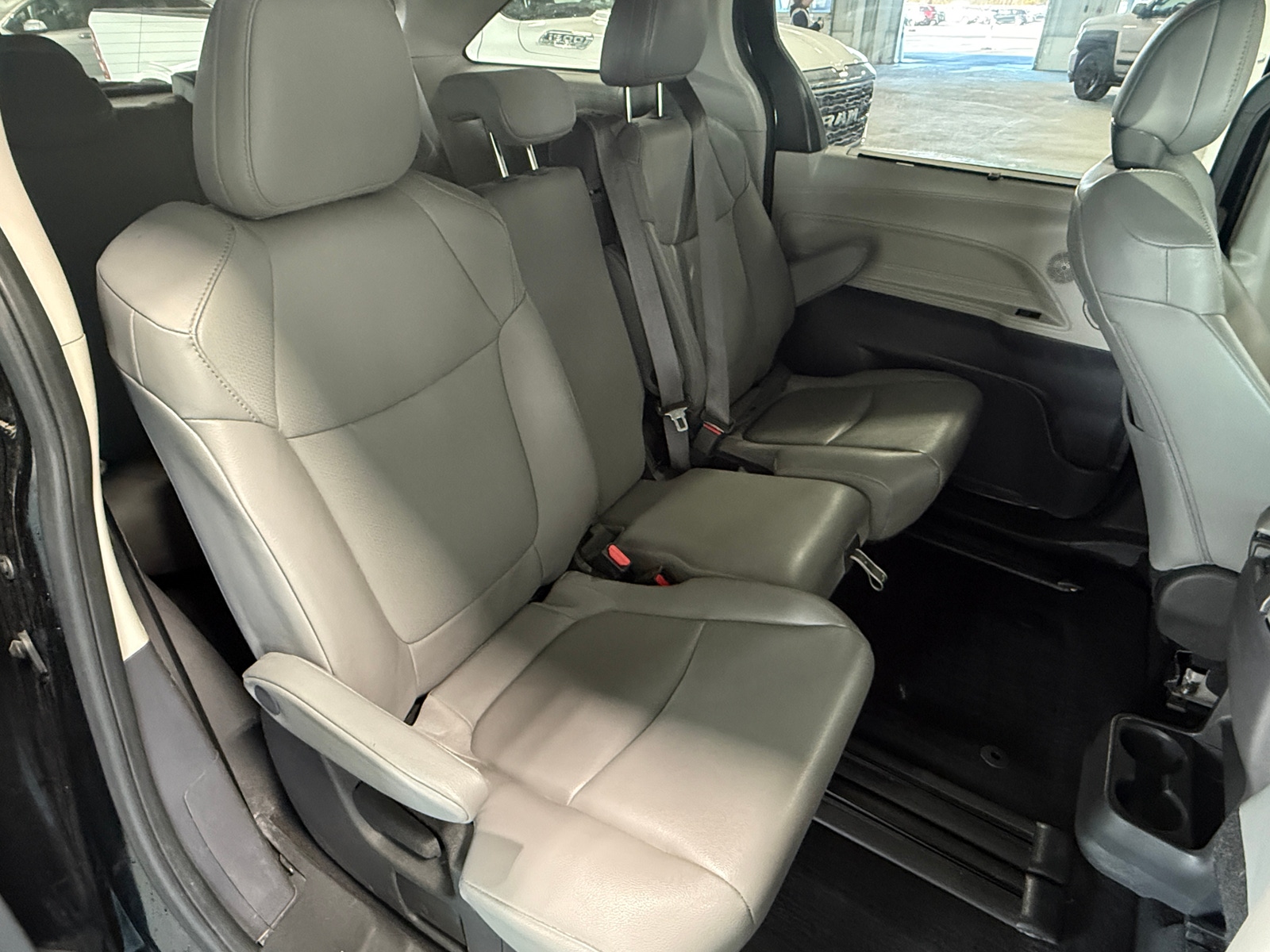 Thumbnail: 2022 Toyota Sienna - 5