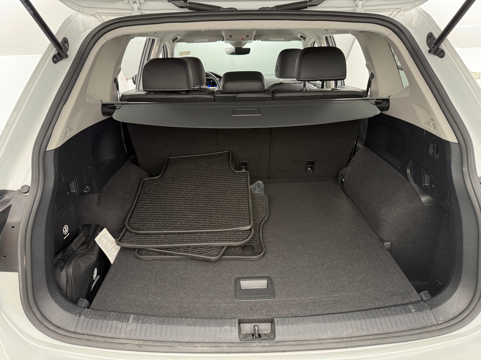 Thumbnail: 2023 Volkswagen Tiguan - 6