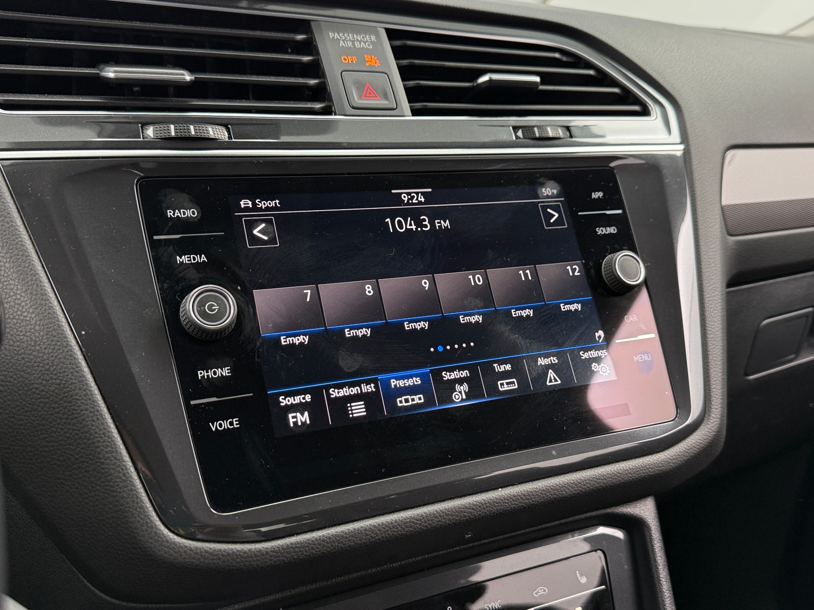 Thumbnail: 2023 Volkswagen Tiguan - 3