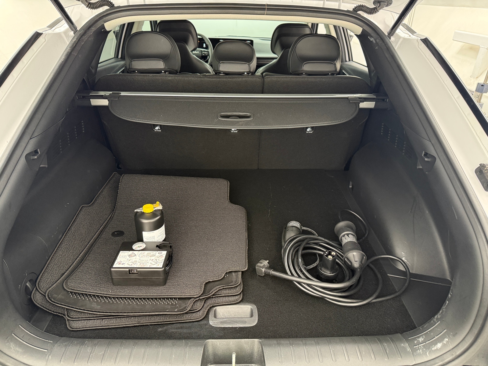 Thumbnail: 2025 Kia EV6 - 7