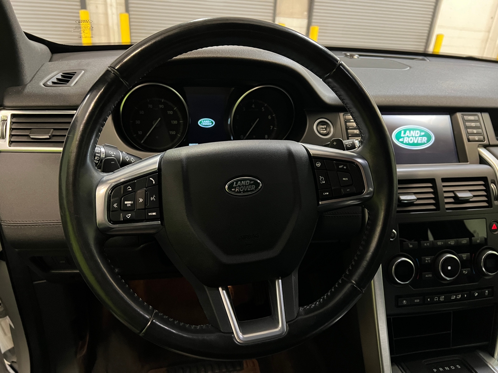 Thumbnail: 2018 Land Rover Discovery Sport - 4