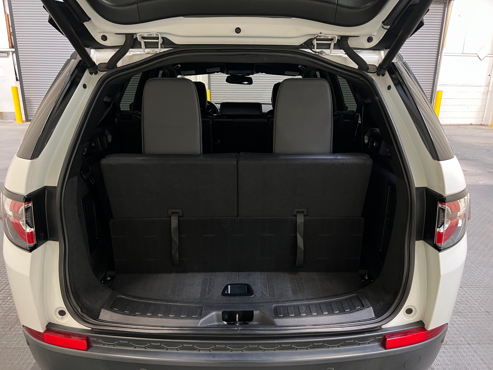 Thumbnail: 2018 Land Rover Discovery Sport - 6