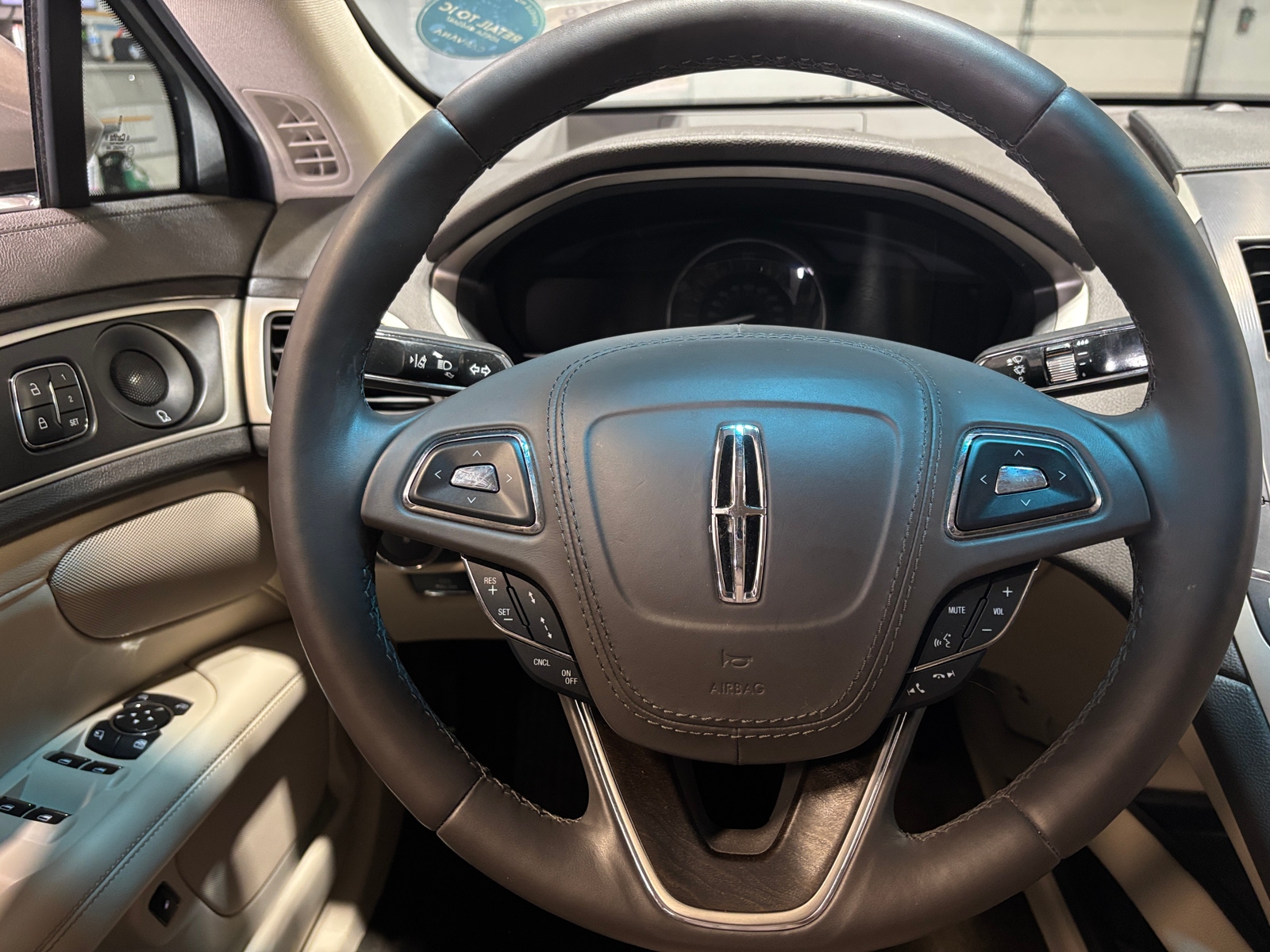 Thumbnail: 2020 Lincoln MKZ - 4