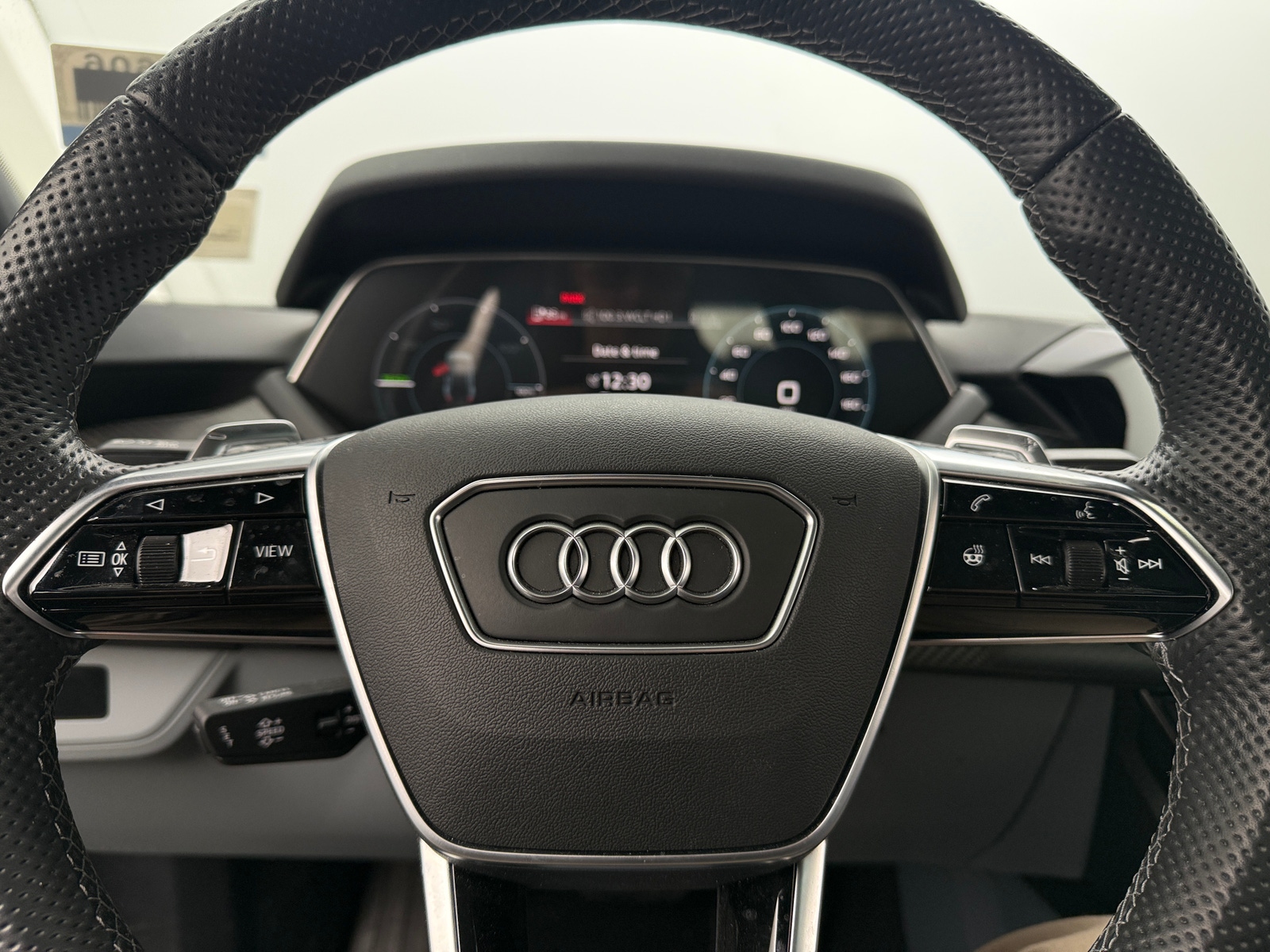 Thumbnail: 2023 Audi e-tron GT - 4