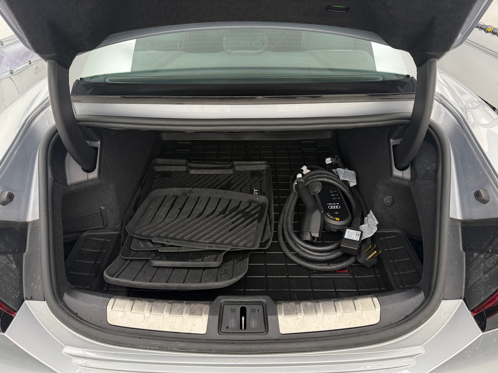 Thumbnail: 2023 Audi e-tron GT - 6