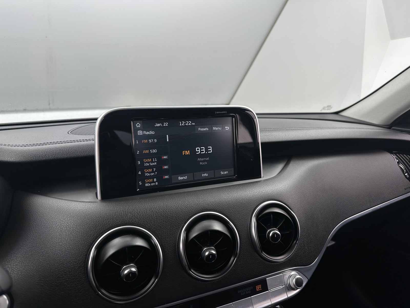 Thumbnail: 2018 Kia Stinger - 3