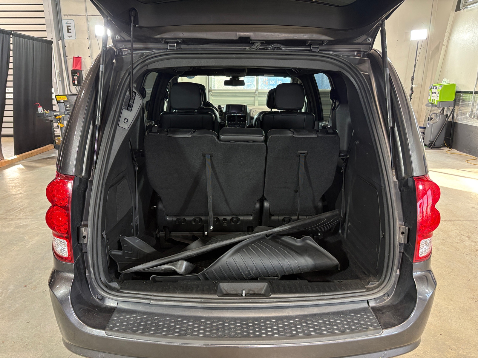 Thumbnail: 2019 Dodge Grand Caravan - 6