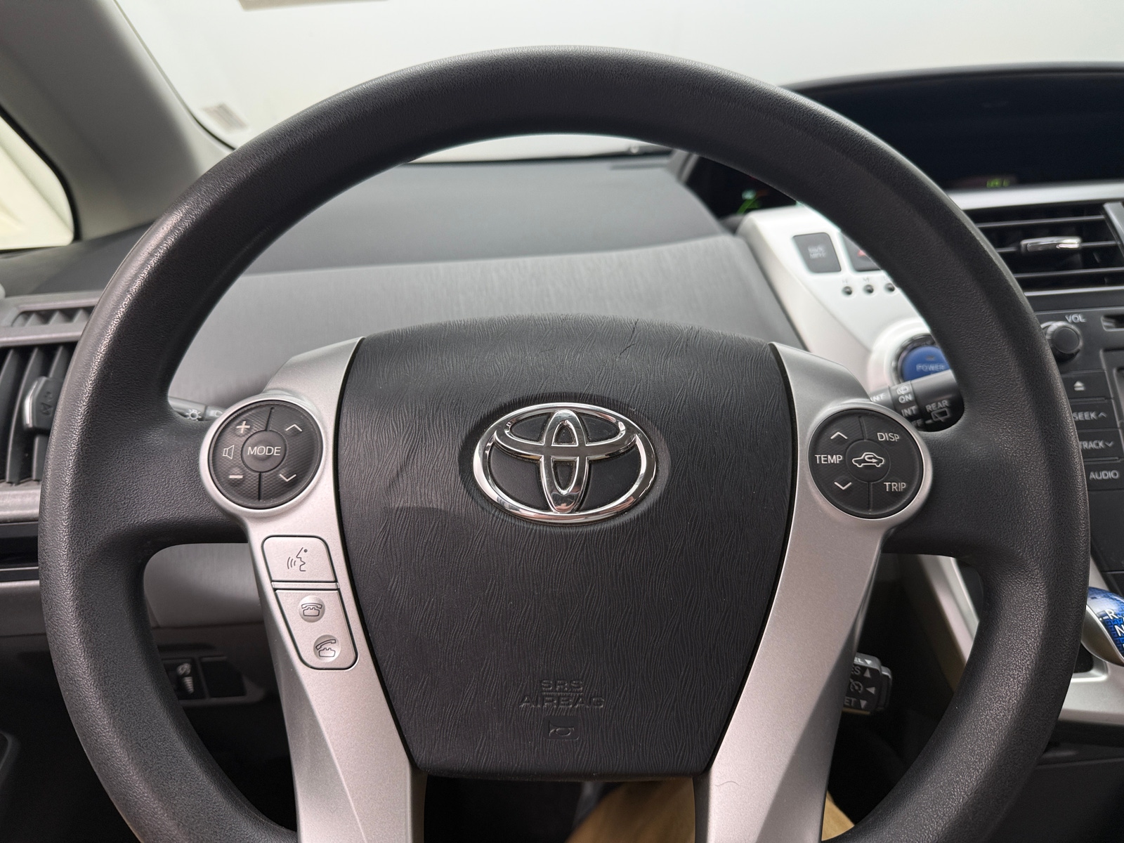 Thumbnail: 2014 Toyota Prius v - 5