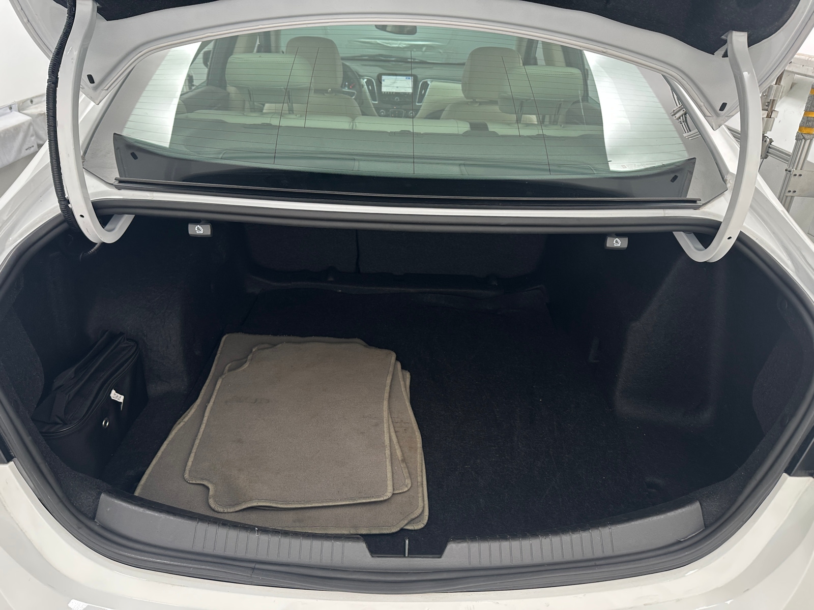 Thumbnail: 2024 Chevrolet Malibu - 6