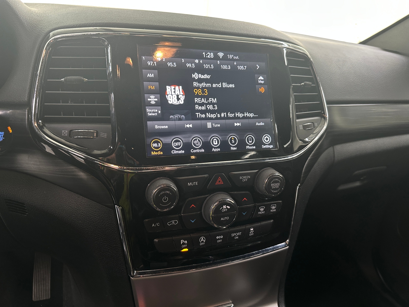 Thumbnail: 2019 Jeep Grand Cherokee - 3