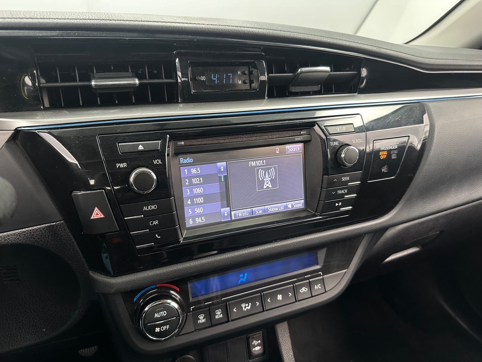 Thumbnail: 2016 Toyota Corolla - 4