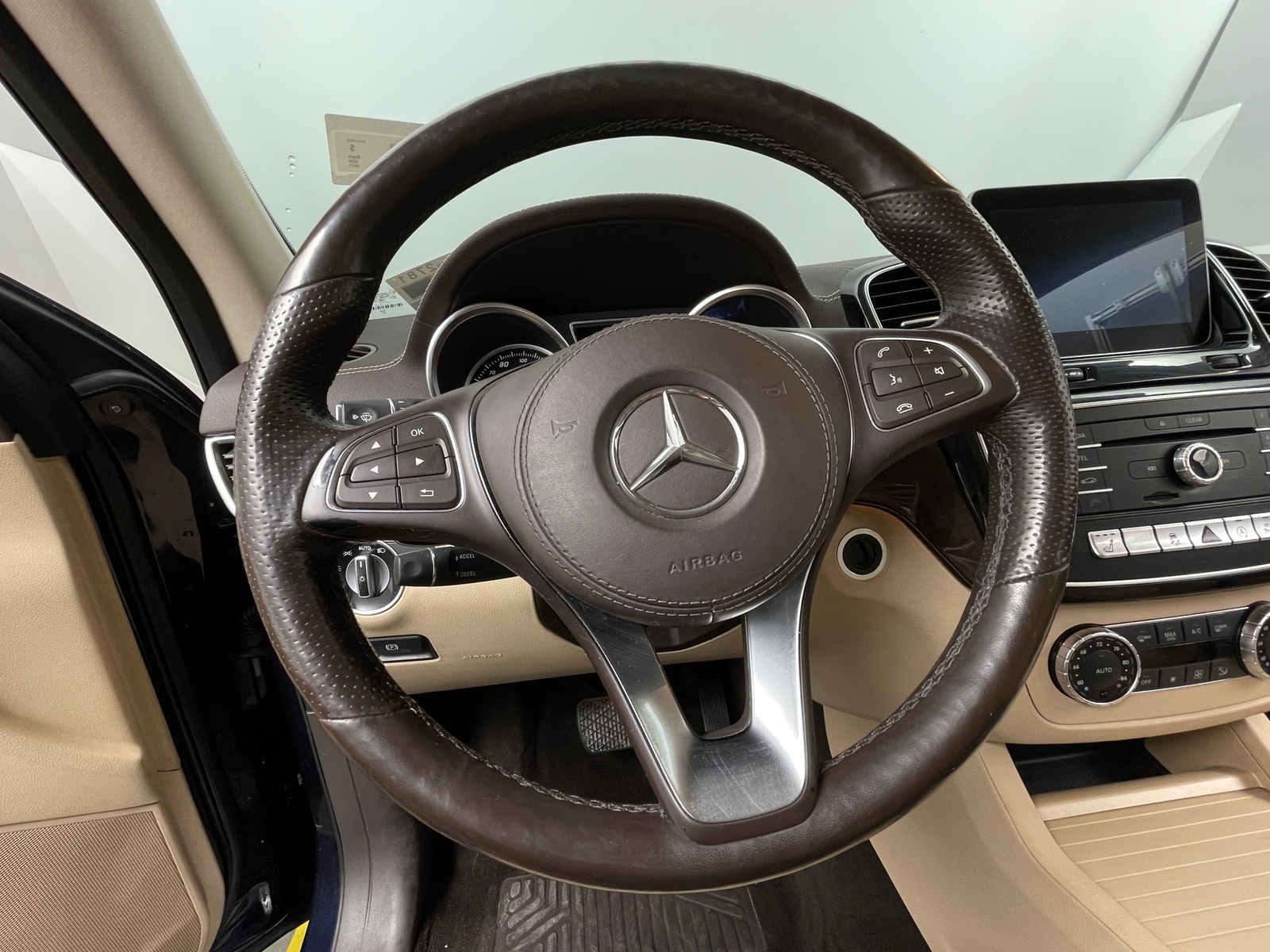 Thumbnail: 2017 Mercedes-Benz GLS - 4