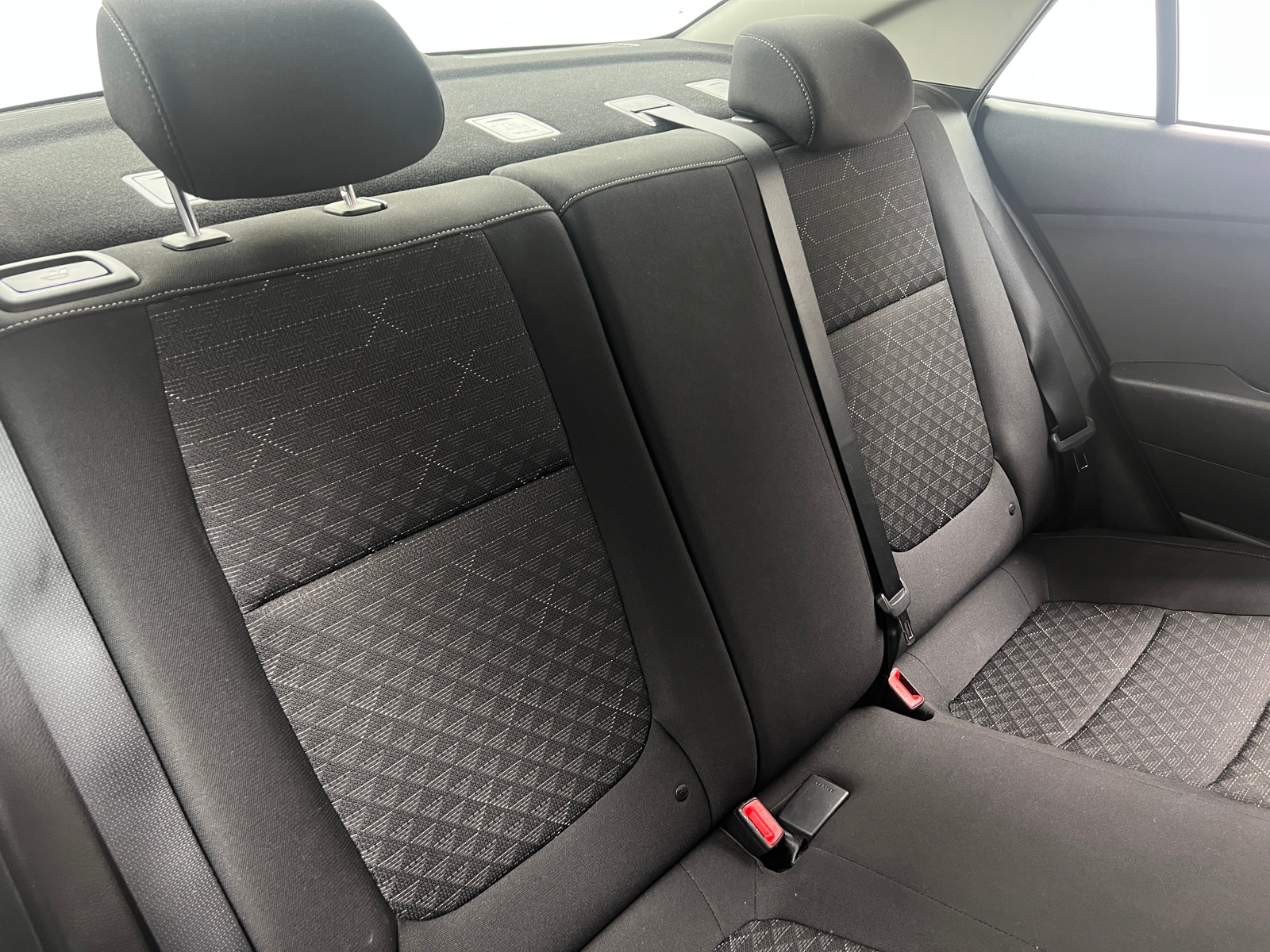 Thumbnail: 2021 Kia Rio - 6