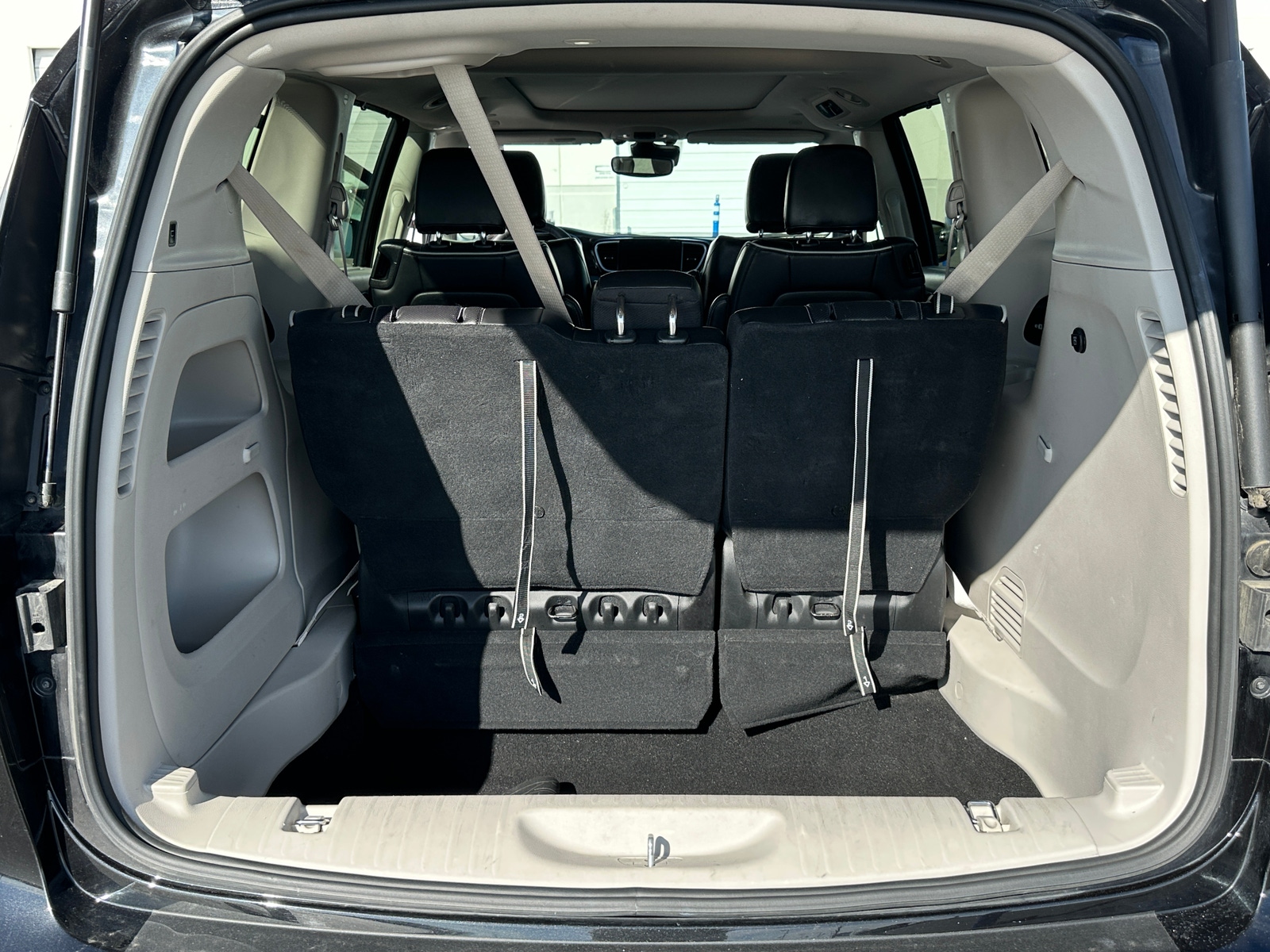 Thumbnail: 2023 Chrysler Pacifica - 6