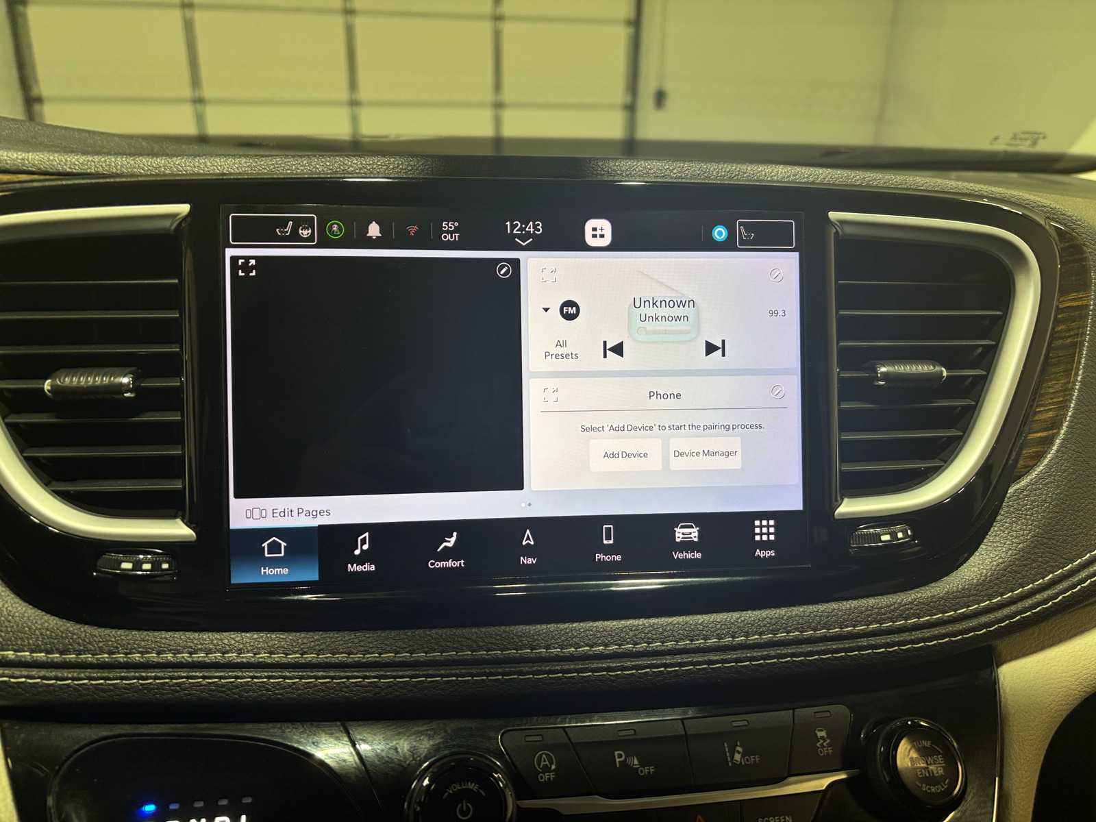 Thumbnail: 2023 Chrysler Pacifica - 3