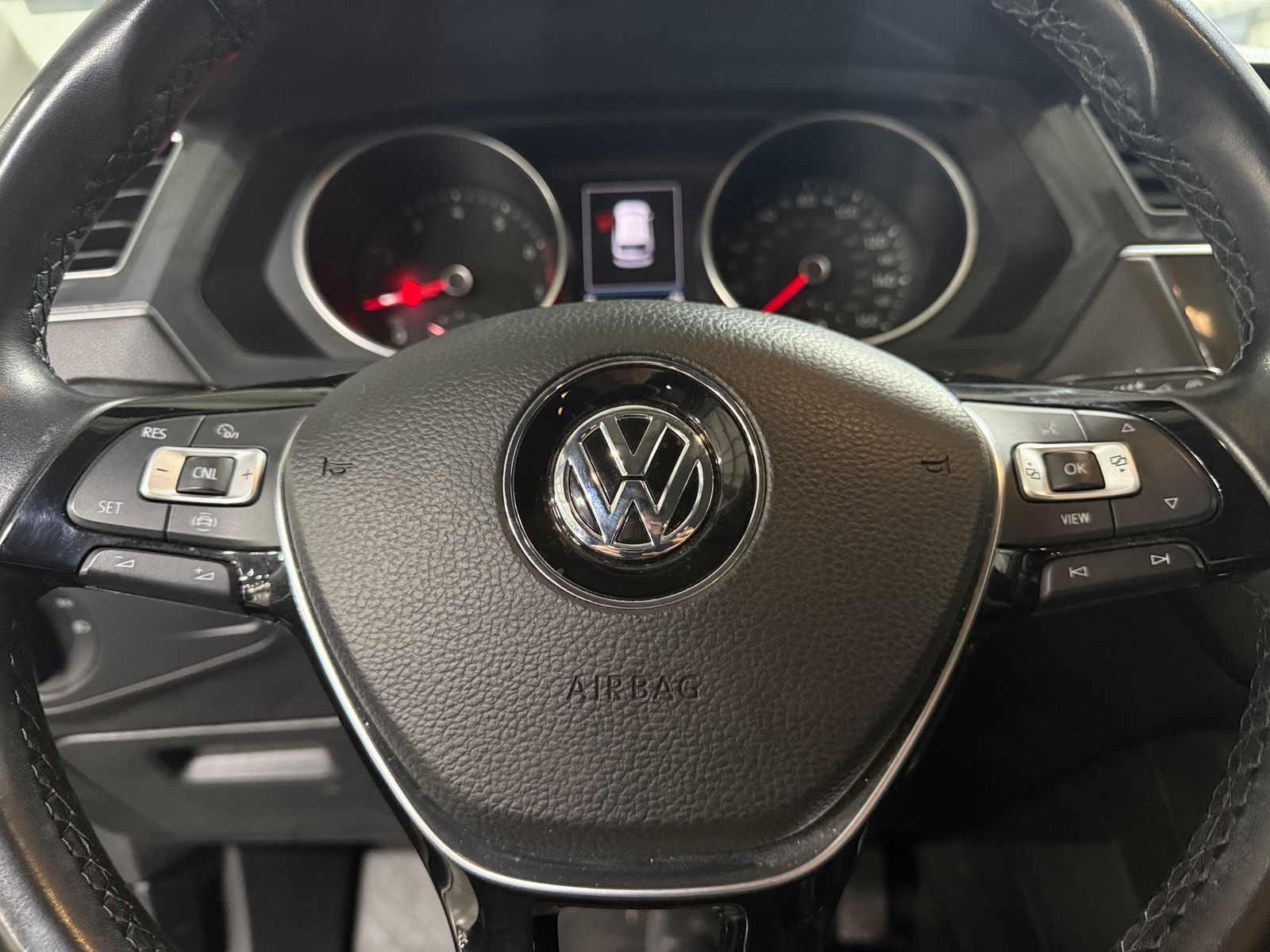 Thumbnail: 2019 Volkswagen Tiguan - 4