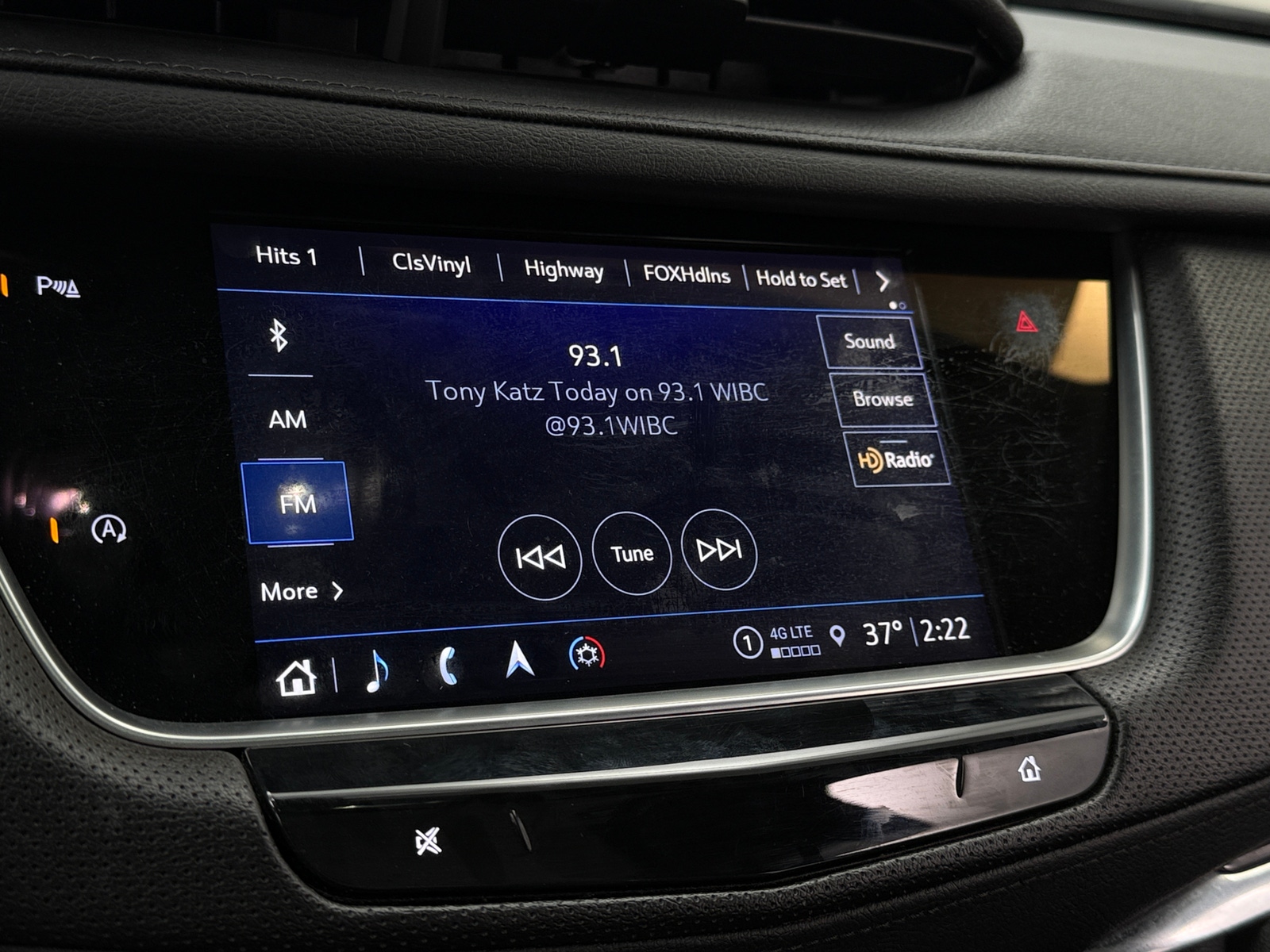 Thumbnail: 2023 Cadillac XT5 - 3