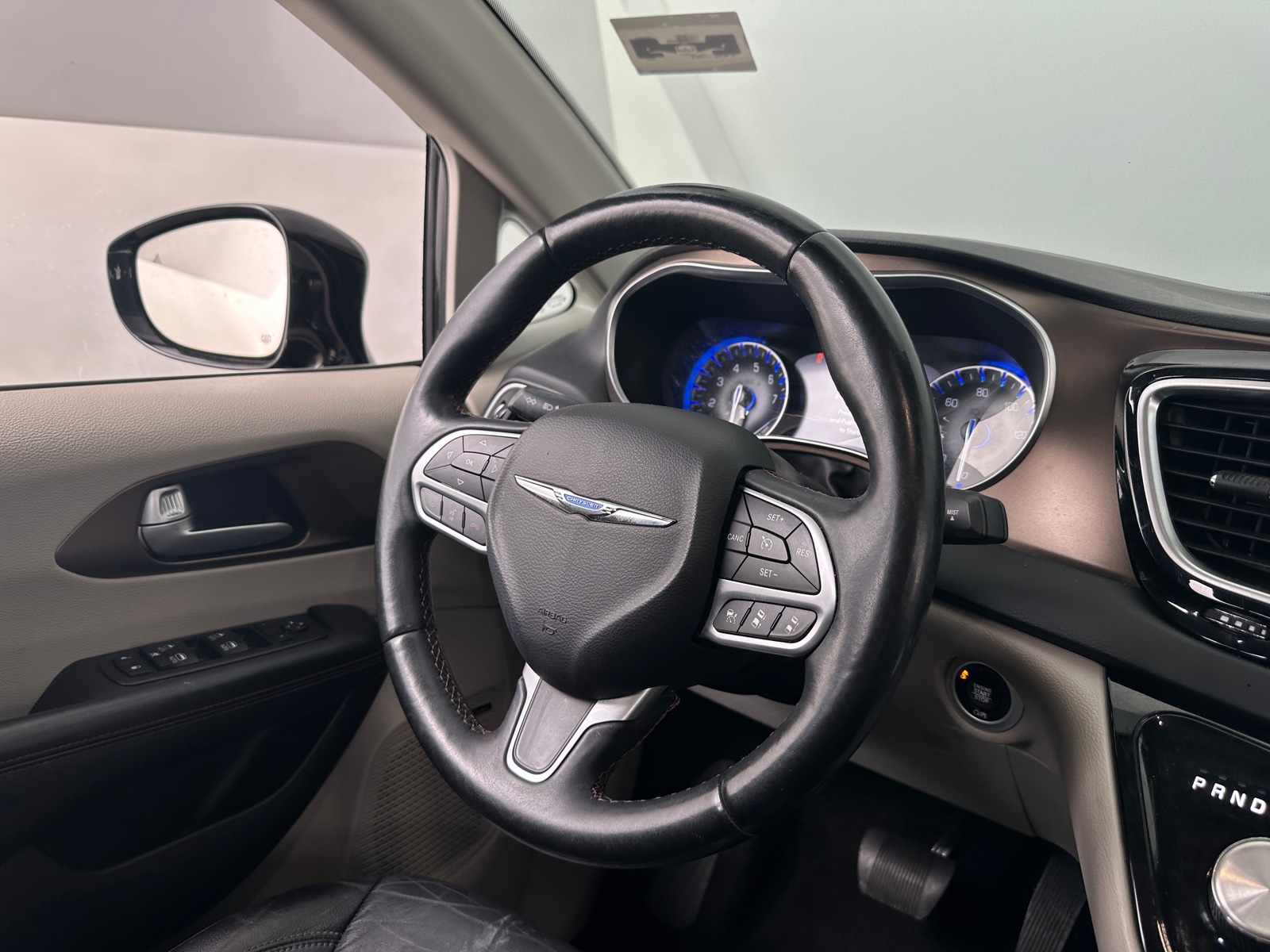 Thumbnail: 2017 Chrysler Pacifica - 4