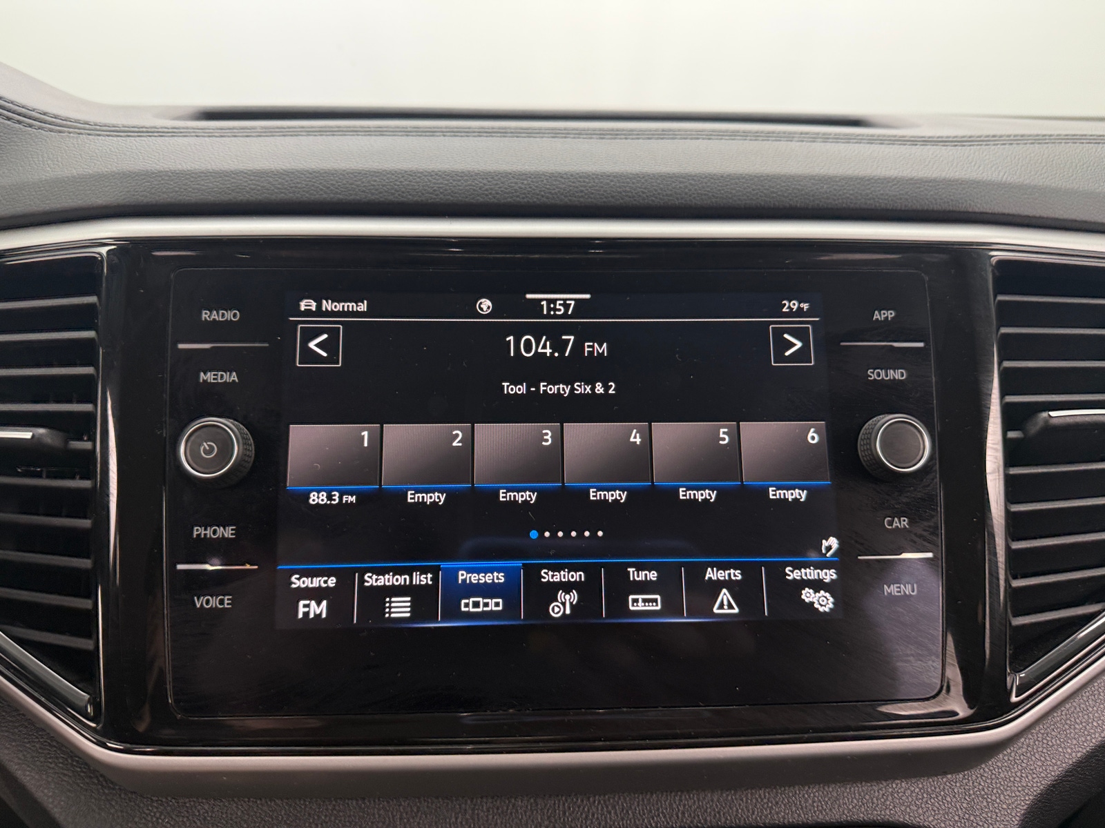 Thumbnail: 2023 Volkswagen Atlas - 3