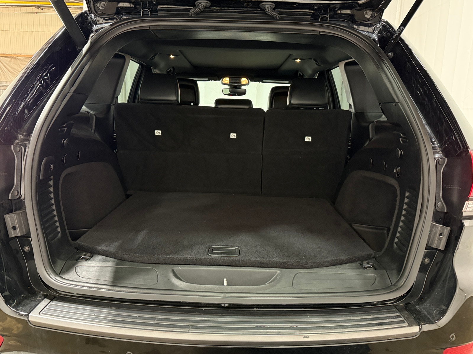 Thumbnail: 2020 Jeep Grand Cherokee - 6