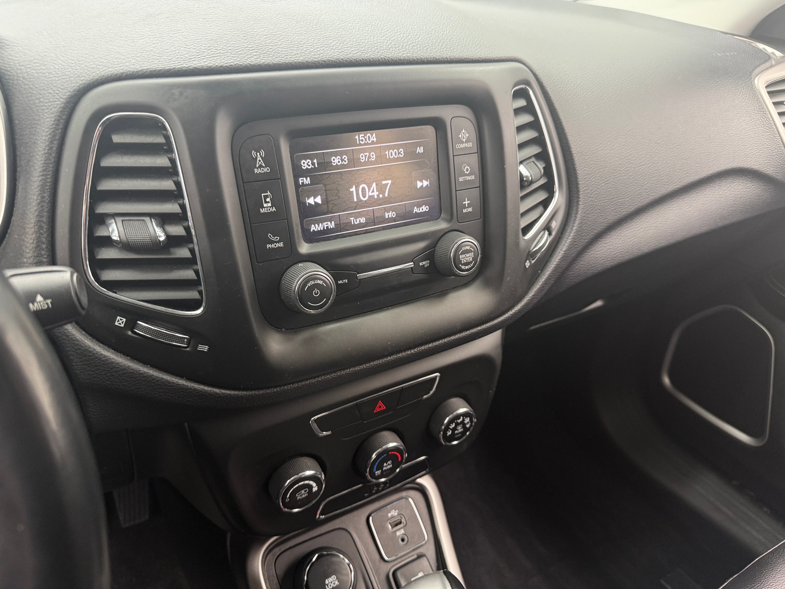 Thumbnail: 2017 Jeep Compass - 4